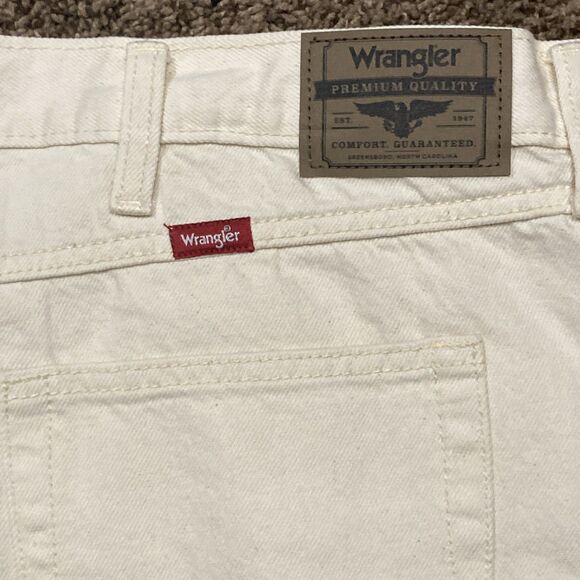 NWT Wrangler Off White Luca Denim Relaxed Fit Jean Shorts Size 42 - Picture 11 of 11